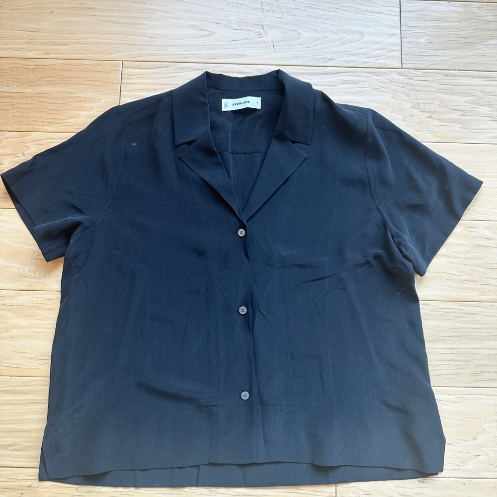 Everlane Black Washed Silk Short Sleeve Button Up Shirt
